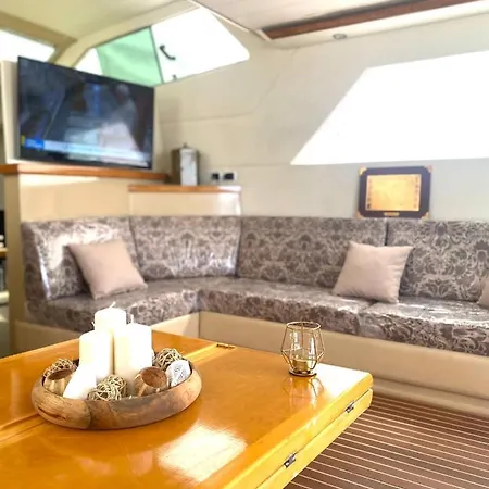 Bed End Boat Monica IV